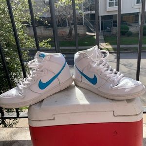 Nike SB Dunk Mid top